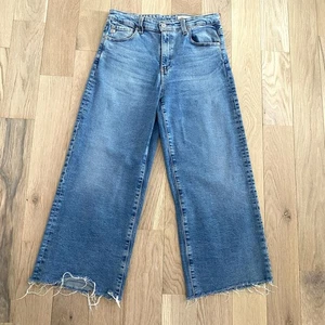 AG Adriano Goldschmied Saige High Rise Wide Leg Crop Jeans Size 28 Raw Hem - Picture 1 of 9