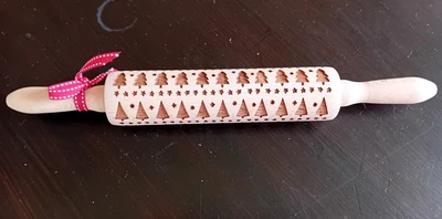 Eddingtons Christmas Tree Etched Rolling Pin - Wood Cylinder - 38cm - Image 1 of 3