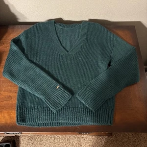 Victoria’s Secret PINK Cable Knit V-Neck Long Sleeve Sweater Green Ladies Sz XS - Picture 1 of 14