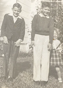 1940s-50s Cute Little Girl Hiding Behind Big Brothers Boys Original Photo P21k21 - Picture 1 of 23