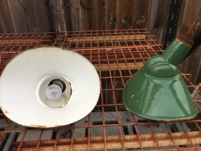 VTG Industrial Light , Clam Shell Green Porcelain with Bracket. - Image 1 of 3