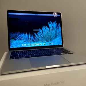 V03 COMPUTER APPLE MACBOOK PRO 13" 2022 M2 8GB-RAM 512GB-SSD ARGENTO COME NUOVO - Bild 1 von 13