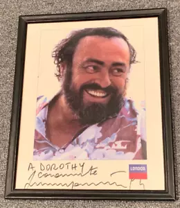 Luciano Pavarotti foto firmata e incorniciata promo London Opera tenore autografo vintage - Foto 1 di 4