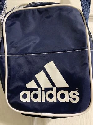 Bolso de almuerzo de viaje vintage Adidas bandolera azul y blanco Foto 1 de 4