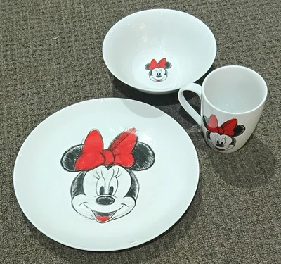 Officially Endorsed Disney Minnie Mouse Dinner Set - image 1 of 4