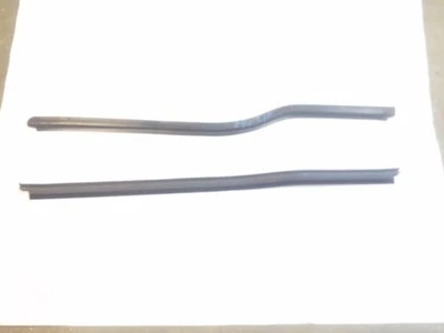 Sellos de ventana de puerta delantera izquierda barridos | Se adapta a Ford F250 F350 Excursion 1999-2012 Foto 1 de 4