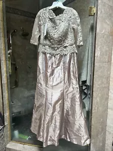 JJ House Mother Of The bride Or groom 3/4!sleeve Gown - Picture 1 of 3