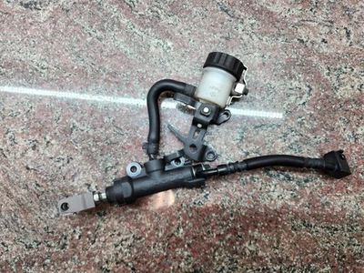 Cilindro maestro de freno trasero Honda CBR1000RR 17-24 con depósito OEM 45510-MKF-D41 Foto 1 de 4