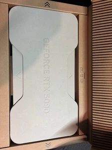 NVIDIA GeForce RTX 5090 32GB GDDR7 FE - Founders Edition - In Hand - Bild 1 von 3