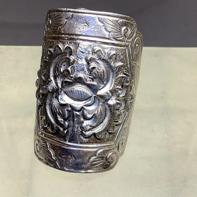 中国古董银戒指 Repousse 尺寸 8 可调节 — 第 1/4 张图片