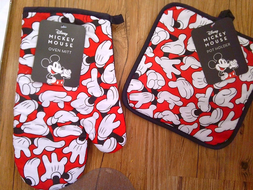 2 NEW DISNEY MICKEY MOUSE kitchen oven mitt & potholder set - Image 1 of 1
