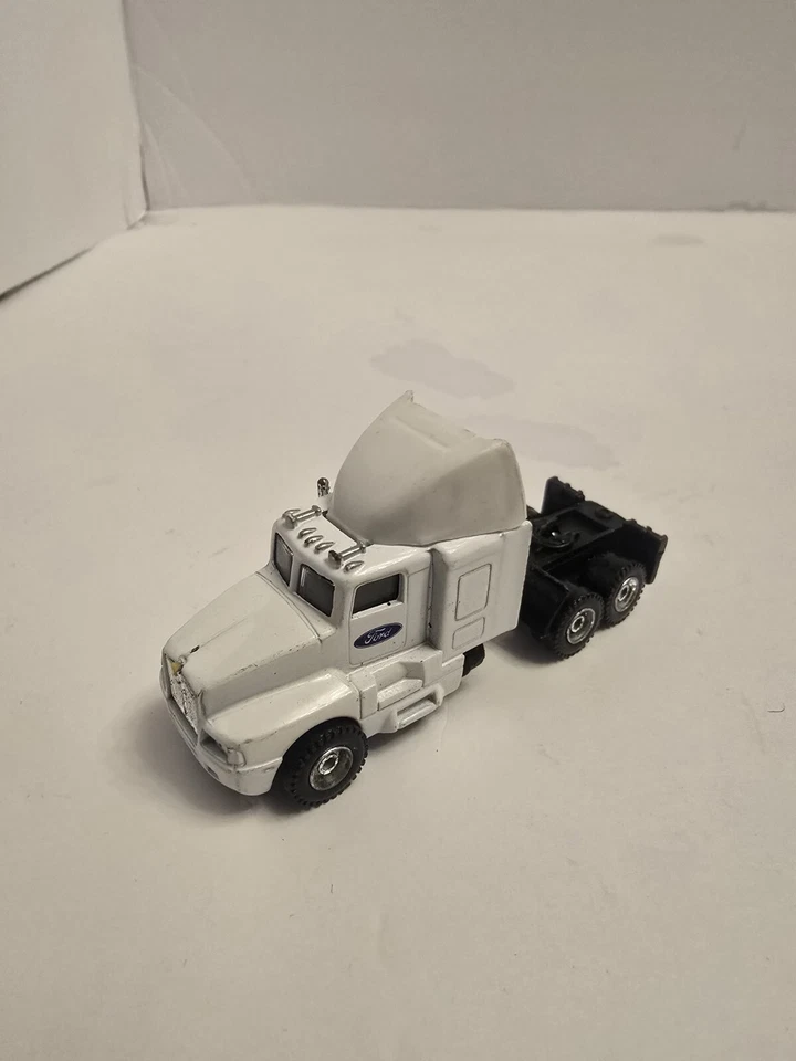 Semirremolque Maisto Ford Hauler Kenworth T2000 suelto sin caja Foto 1 de 4