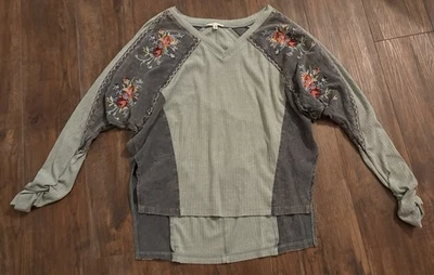 Top Oli & Hali Vintage Vibes Bordado Floral Boho Cuello en V Verde Talla Grande M Foto 1 de 4