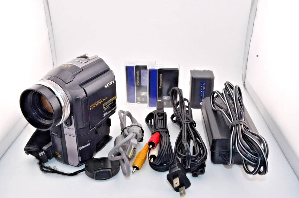 N.MINT Sony Handycam DCR-PC300 Mini DV Camcorder Nightshot Japanese only from JP - Image 1 of 4