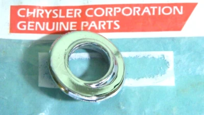  Moldura de antena NOS Mopar 1969-1971 Chrysler Newport, New Yorker, 300 - Imagem 1 de 2