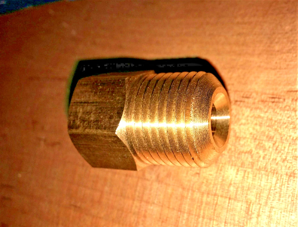 Carburador y adaptador de combustible 5/8-18 macho x 1/2-20 hembra (3/8x5/16) llamarada invertida Foto 1 de 4