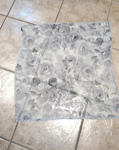 Bernie Of New York Rose Print Scarf 22 X 22 - Picture 1 of 4