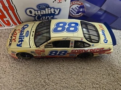 Dale Jarrett 88 1999 atención de calidad cáncer de mama blanco 1/24 acción Nascar CWC Foto 1 de 4