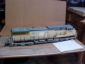 Aristo-Craft 23010 UP Flag & Wings Dash 9-44CW locomotiva diesel #9599 (USATO) - Foto 1 di 23