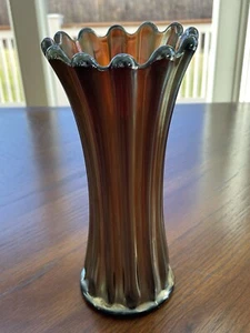 Carnival Glas Amethyst Vase geschwungen gerippt 8x4 - Bild 1 von 9