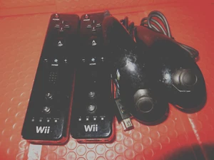2 Genuine OEM Nintendo Wii Black Remote Controllers Plus 2 Genuine wii Nunchuck - Picture 1 of 4