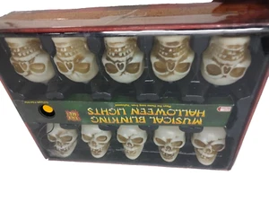 Gemmy 10 Skull Musical Blinking String Lights Plays Halloween Movie Theme Song - Picture 1 of 11