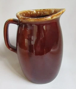 ANTIQUE HULL BROWN DRIP EDGE HANDLED 1 QUART PITCHER - Photo 1/5