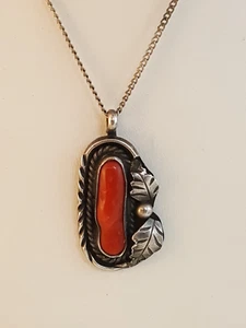 Navajo rote Koralle Sterlingsilber Anhänger Halskette Blatt Akzent - Bild 1 von 10
