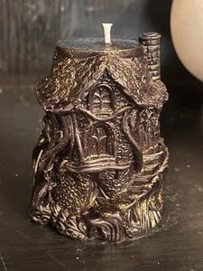 Soy Black & Gold Witches House Bergamot & Vanilla Scented Candle - Picture 1 of 5