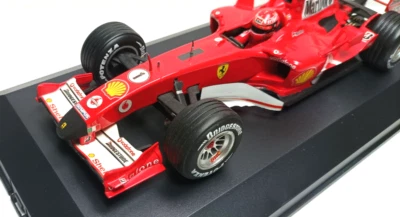 Hot Wheels Ferrari F2005  Michael Schumacher Hommage Pape Johannes Paul II 1:18 - Bild 1 von 4