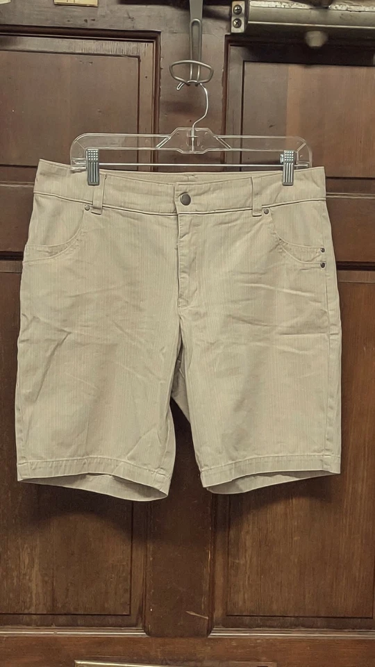 Bermuda feminina Lee Just Below The Waist bege listrada bronzeada 12 média  - Imagem 1 de 4