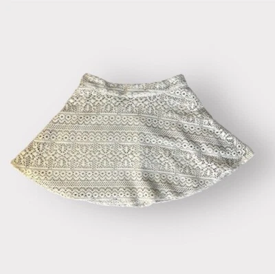 Falda patinadora circular de ganchillo crema Forever 21 Foto 1 de 3