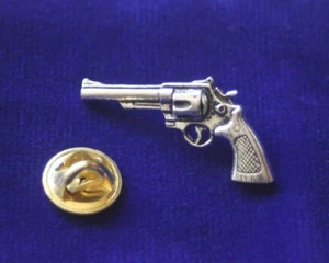 Kurzwaffe Anstecknadel Abzeichen & Geschenkbeutel, Zinn, Pistole Revolver Silber Krawattenpistole - Bild 1 von 2