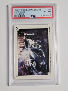 Pegatina Batimóvil Topps Batman #44 1989 PSA 8 Nm-Mt - Imagen 1 de 3