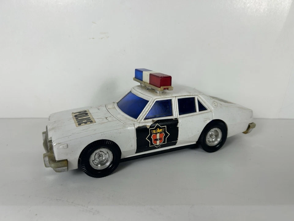 Coche de policía retro de juguete Arco años 80 vintage Foto 1 de 4