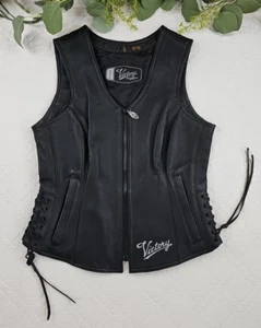 Chaleco Victory Motorcycles de cuero negro con encaje lateral cremallera para mujer talla M nuevo sin etiquetas - Imagen 1 de 5