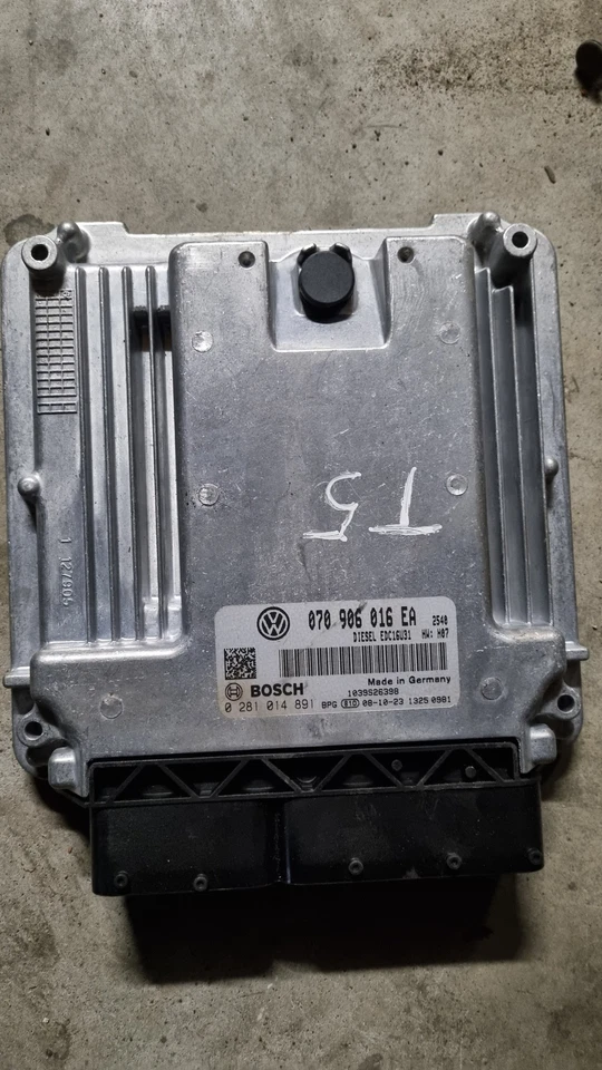 Centralina motore VW TRANSPORTER V T5 Furgon 7HA, 7HH, 7EA, 7EH ECU 21779909 - Immagine 1 di 1