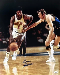 Oscar Robertson Signed Autographed Photo 16x20 JSA Authenticated 4 - Picture 1 of 2