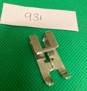 HUSQVARNA VIKING SPECIAL MARKER STITCH FOOT . ORIGINAL/GENUINE v931 - Picture 1 of 2