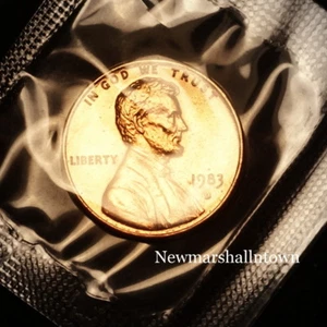 1983 D Lincoln Penny from Souvenir Mint Sets in Mint Cellophane - Picture 1 of 2