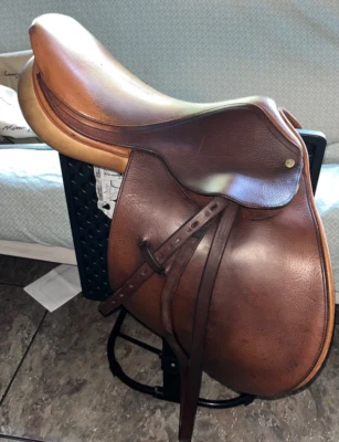 Sillín ecuestre de contacto cercano N Pessoa Paris 16-16,5 Foto 1 de 4