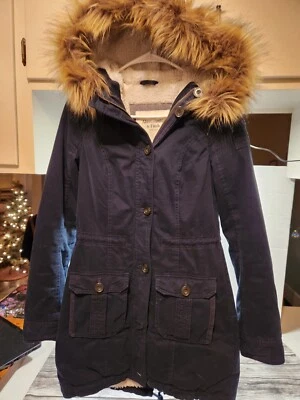 Parka con capucha forrada Sherpa azul marino Abercrombie & Fitch para mujer XS chaqueta usada en excelente estado Foto 1 de 4