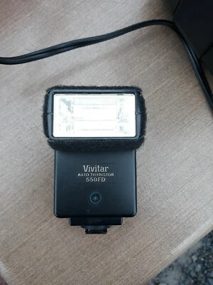 VIVITAR 550 Auto Thyristor Bounce Flash for Minolta/Pentax/Olympus - Image 1 of 4