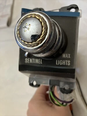 INTERRUPTOR DE FAROS CADILLAC SEVILLE 76-79 CON TWILIGHT CENTINEL CON AMPLIFICADOR AMPLIFICADOR AMPLIFICADOR Foto 1 de 4