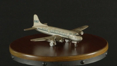 Avión modelo litográfico de hojalata Arnold SAS DC-6 RARO DE COLECCIÓN HECHO EN ALEMANIA OCCIDENTAL Foto 1 de 4