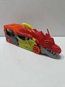 Camión de transporte Hot Wheels City Dragon Launch & Shark Chomp 13" 2020 - Imagen 1 de 1