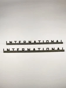 1946-1956 International Harvester Truck Emblem Set OEM 96905-HB Read Description - Foto 1 di 24