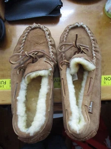LL Bean Women’s Wicked Good Tan Shearling Moccasin Slippers Size 10M - Picture 1 of 5