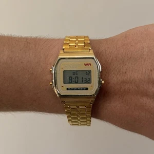 Casio Reloj Digital Acentos Dorados Unisex Retro Y2K Estilo Cuarzo Nuevo - Imagen 1 de 9