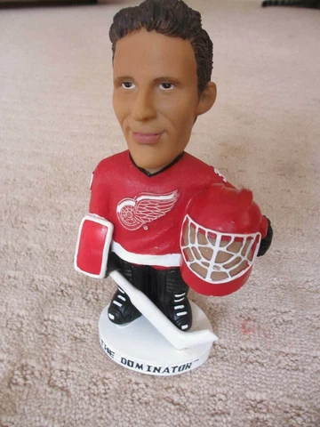 DOMINIK HASEK "THE DOMINATOR" DETROIT RED WINGS BOBBLE HEAD RARE VARIATION Cover